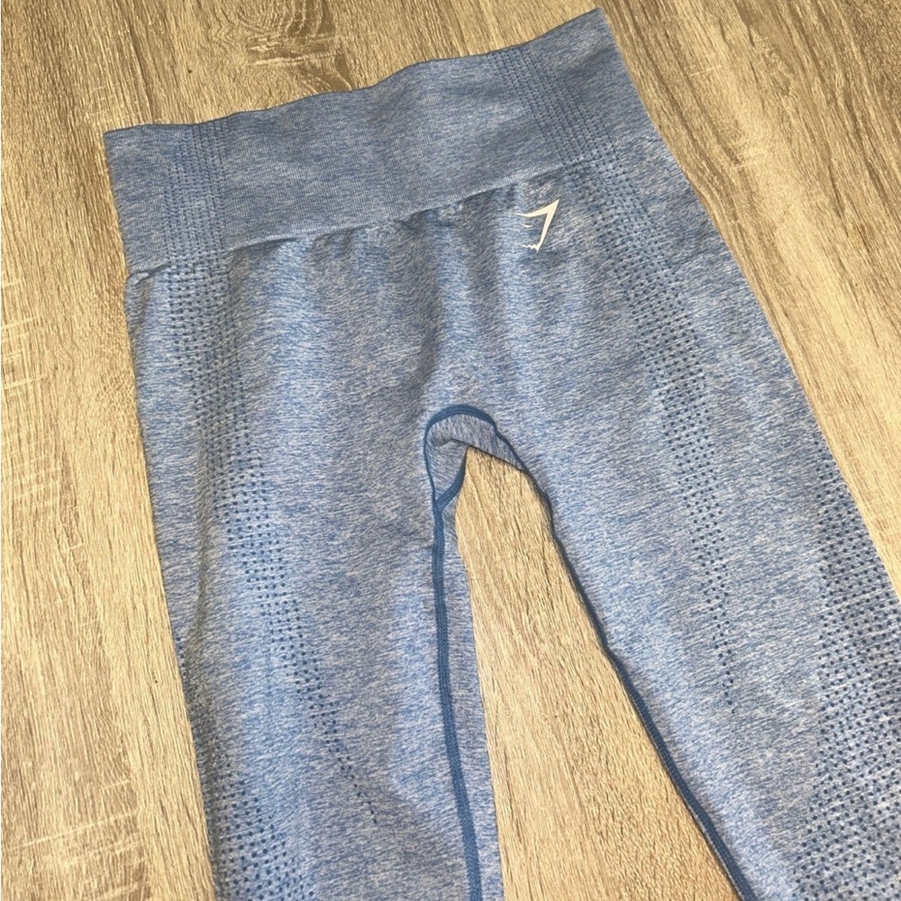 Gym shark leggings
